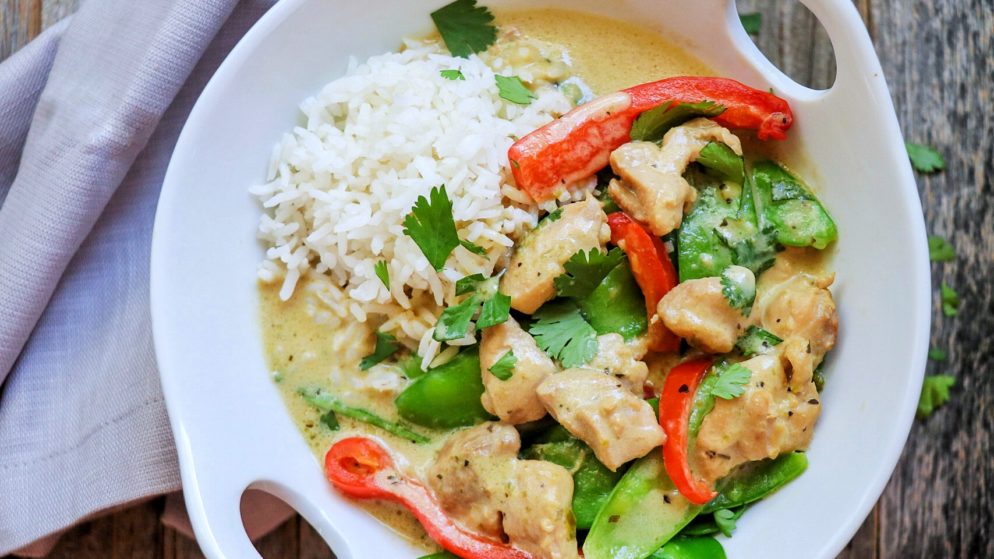 Kycklinggryta med Kokosmjölk Och Grön Curry – Recept