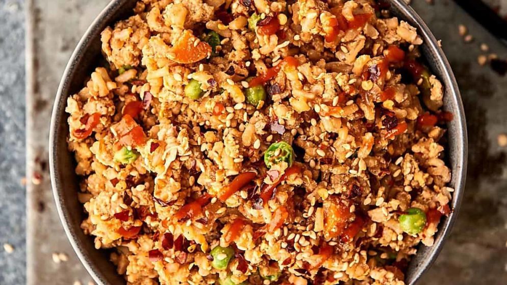 Fried Rice på Blomkålsris med Strimlad Kalkon – Recept